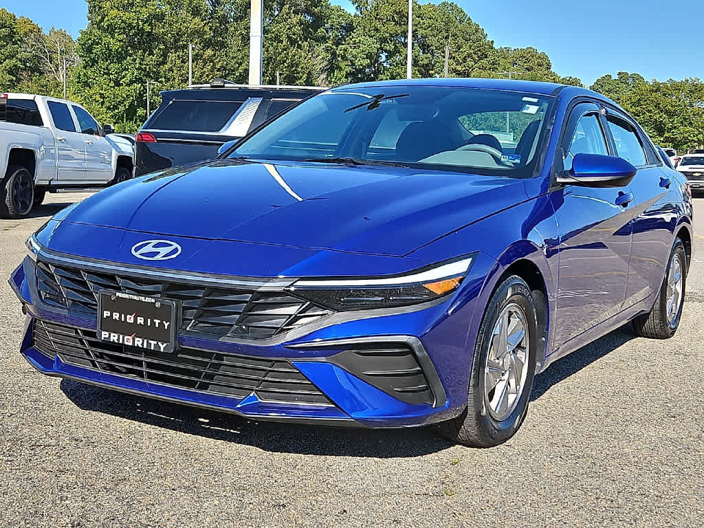 Used 2025 Hyundai Elantra SE w/ Cargo Package