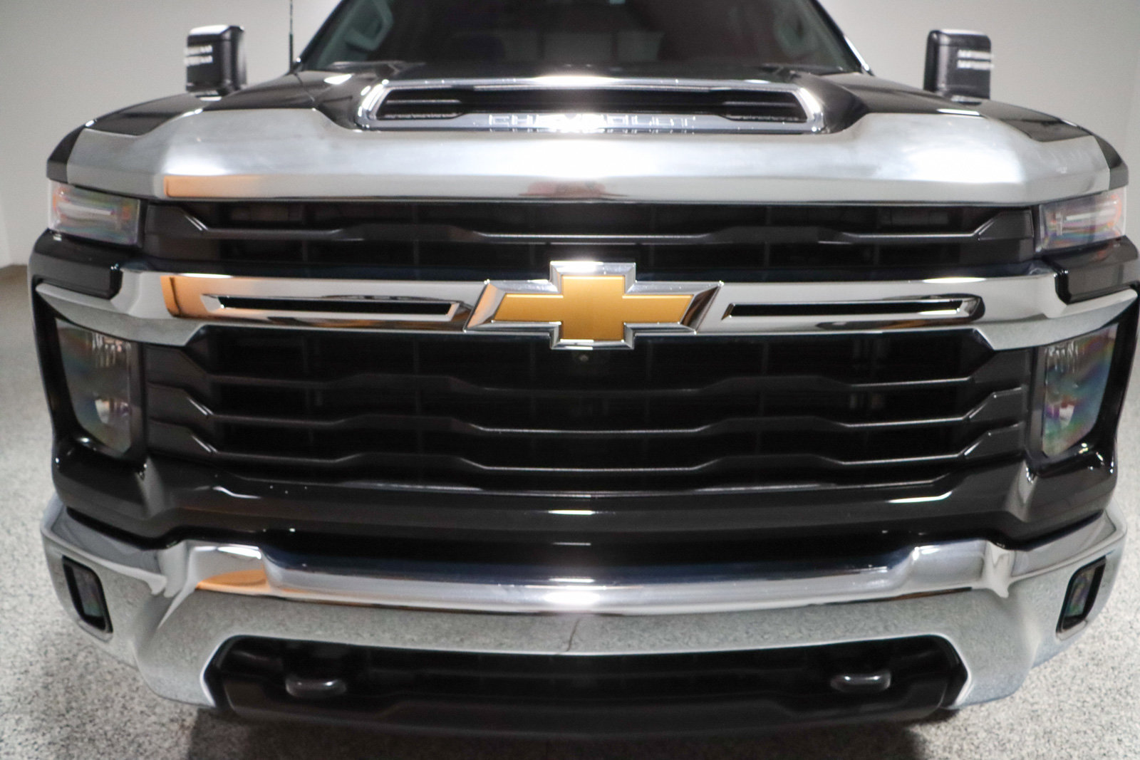Used 2024 Chevrolet Silverado 2500 LT w/ Texas Edition AWD/4WD image 4