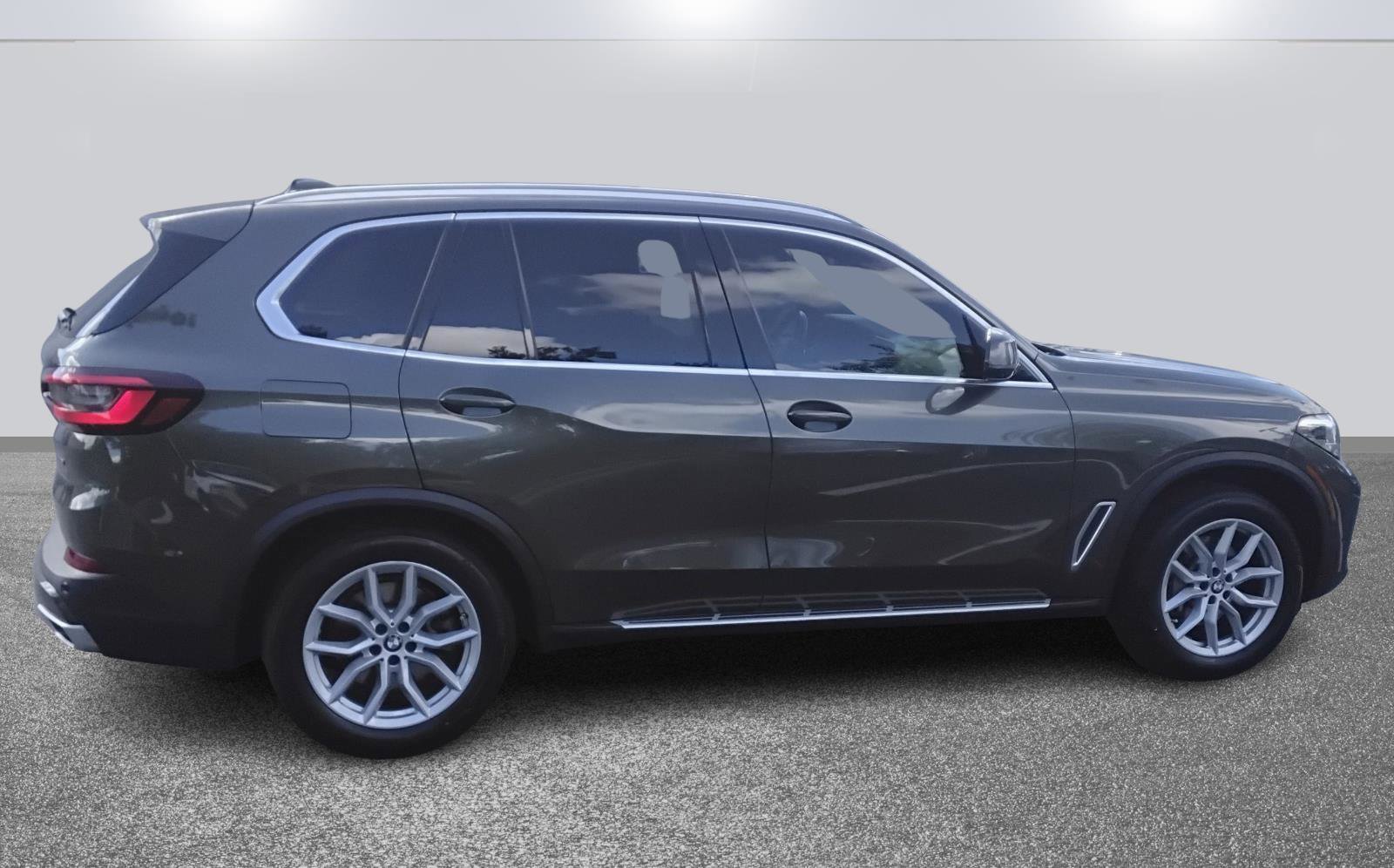 Used 2021 BMW X5 xDrive40i w/ Luxury Seating Package 2 image 4