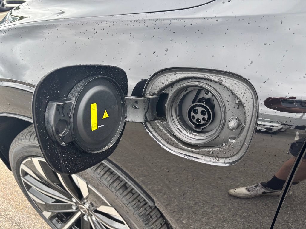 New 2026 Volvo XC60 T8 Ultra w/ Protection Package Premier AWD/4WD image 17