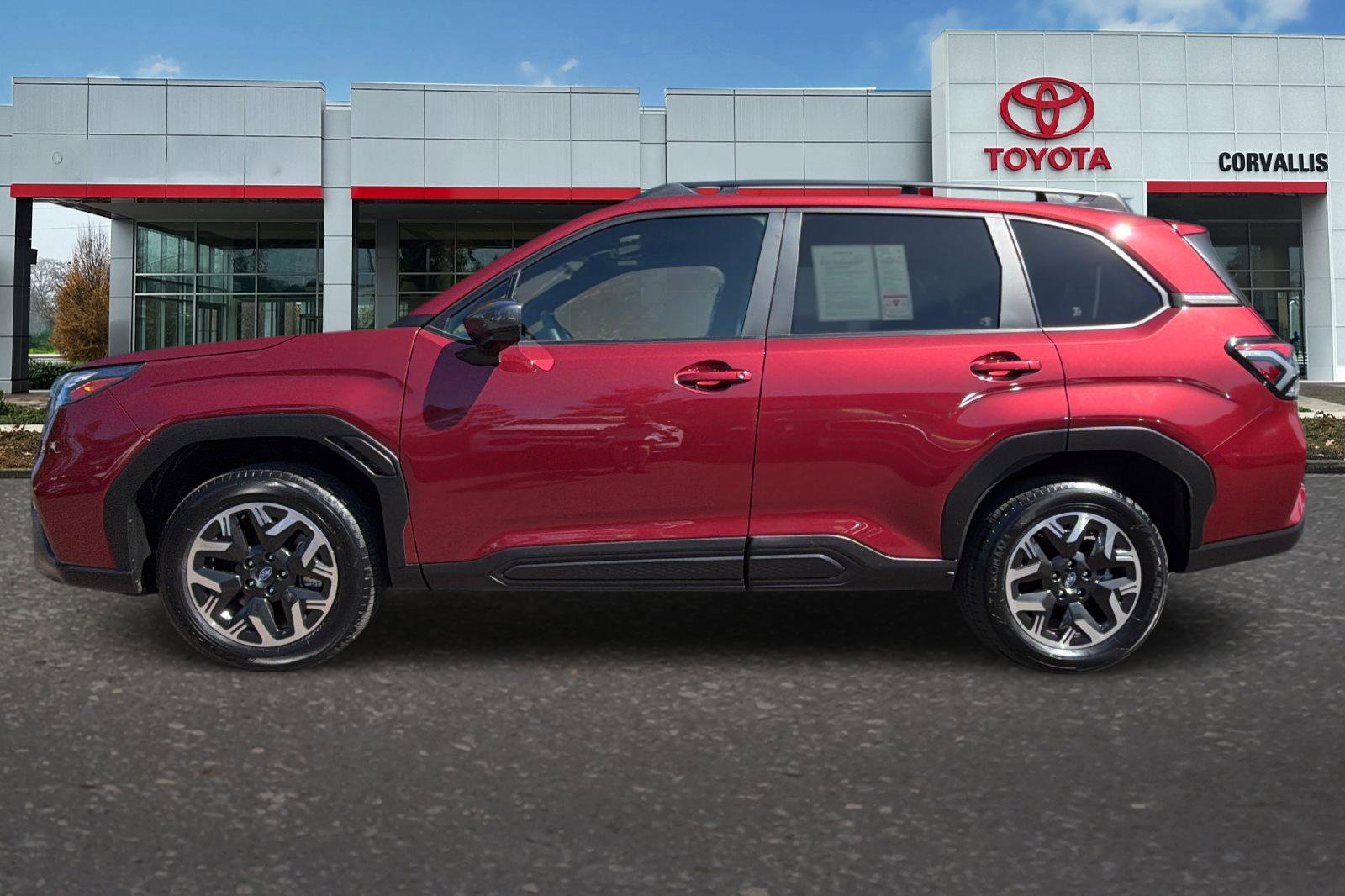 Used 2025 Subaru Forester Premium AWD/4WD image 7