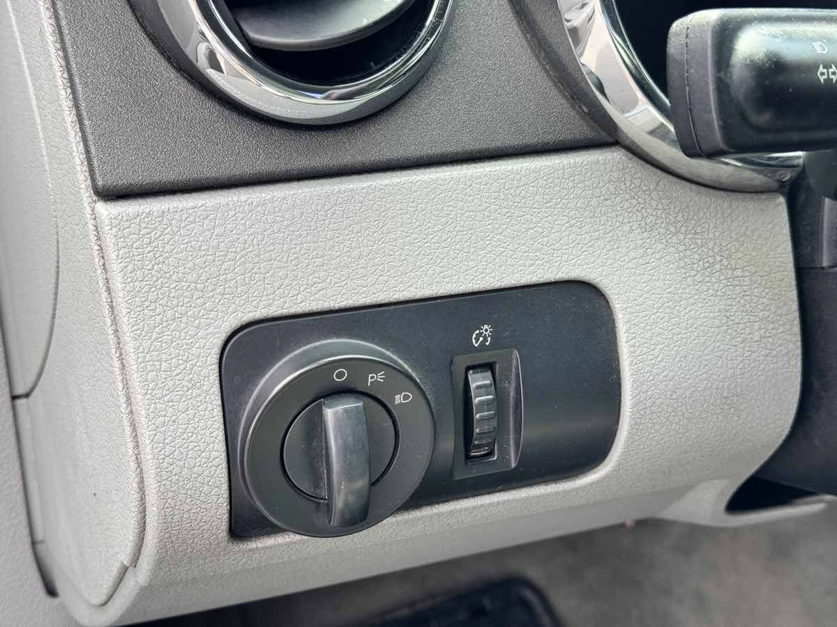 Used 2006 Ford Mustang Coupe RWD image 36