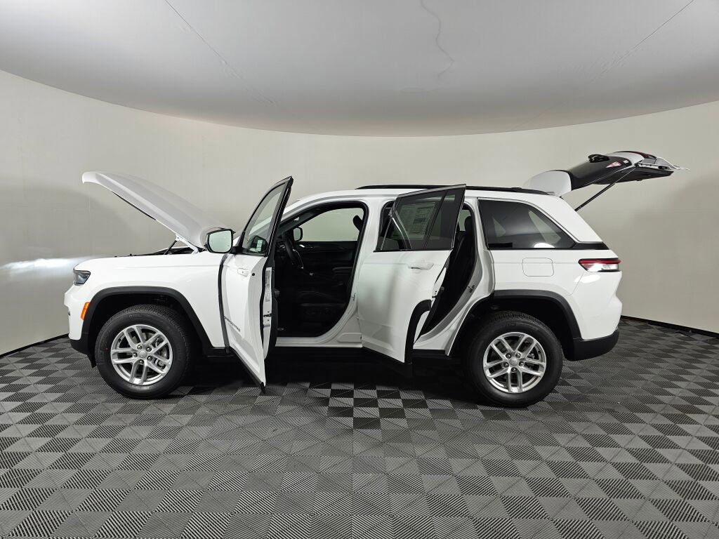 New 2025 Jeep Grand Cherokee Laredo X w/ Trailer Tow Package image 15