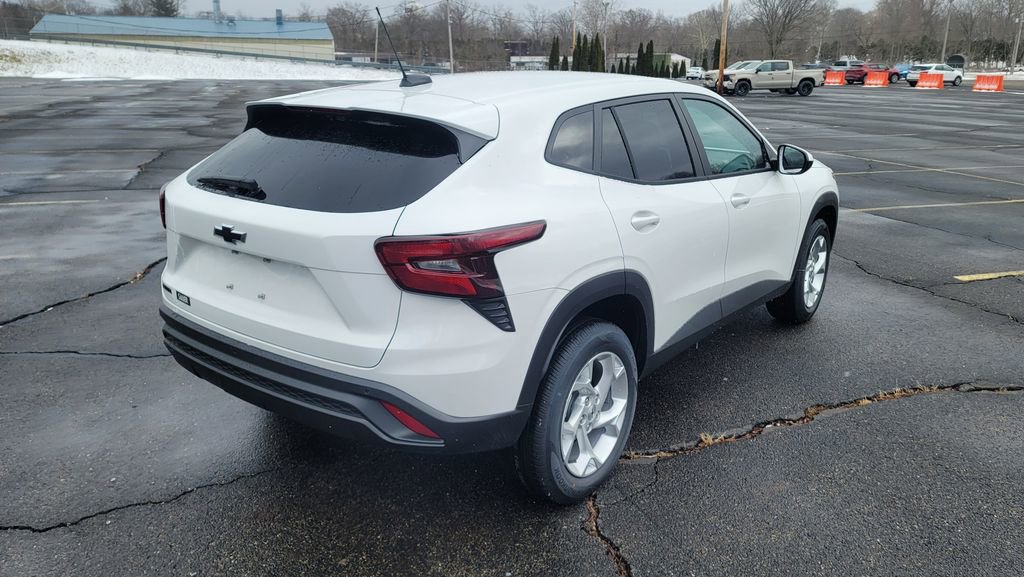 New 2026 Chevrolet Trax LS w/ LS Convenience Package FWD image 12