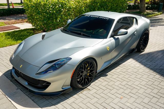 Used 2018 Ferrari 812 Superfast RWD image 10