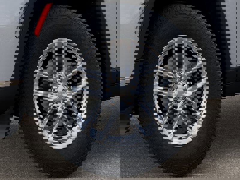 New 2025 Jeep Grand Cherokee L Laredo image 13