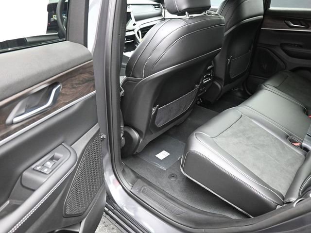 New 2026 Jeep Grand Cherokee Altitude image 16