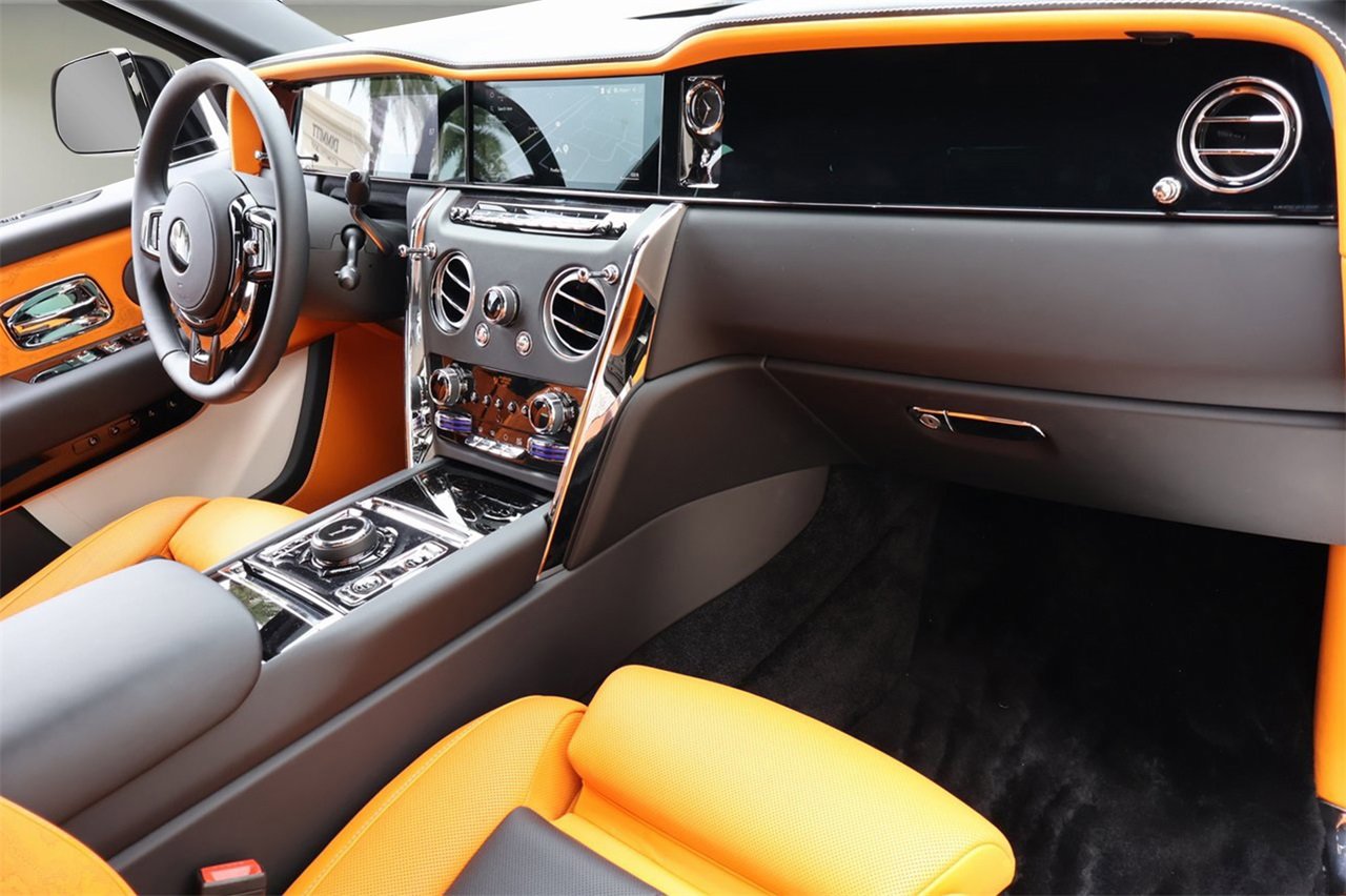 Used 2025 Rolls-Royce Cullinan image 29