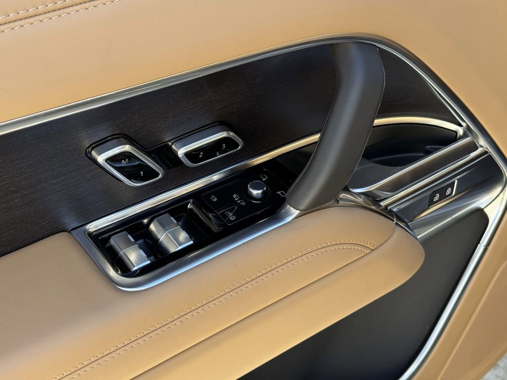 New 2025 Land Rover Range Rover Long Wheelbase SE image 18