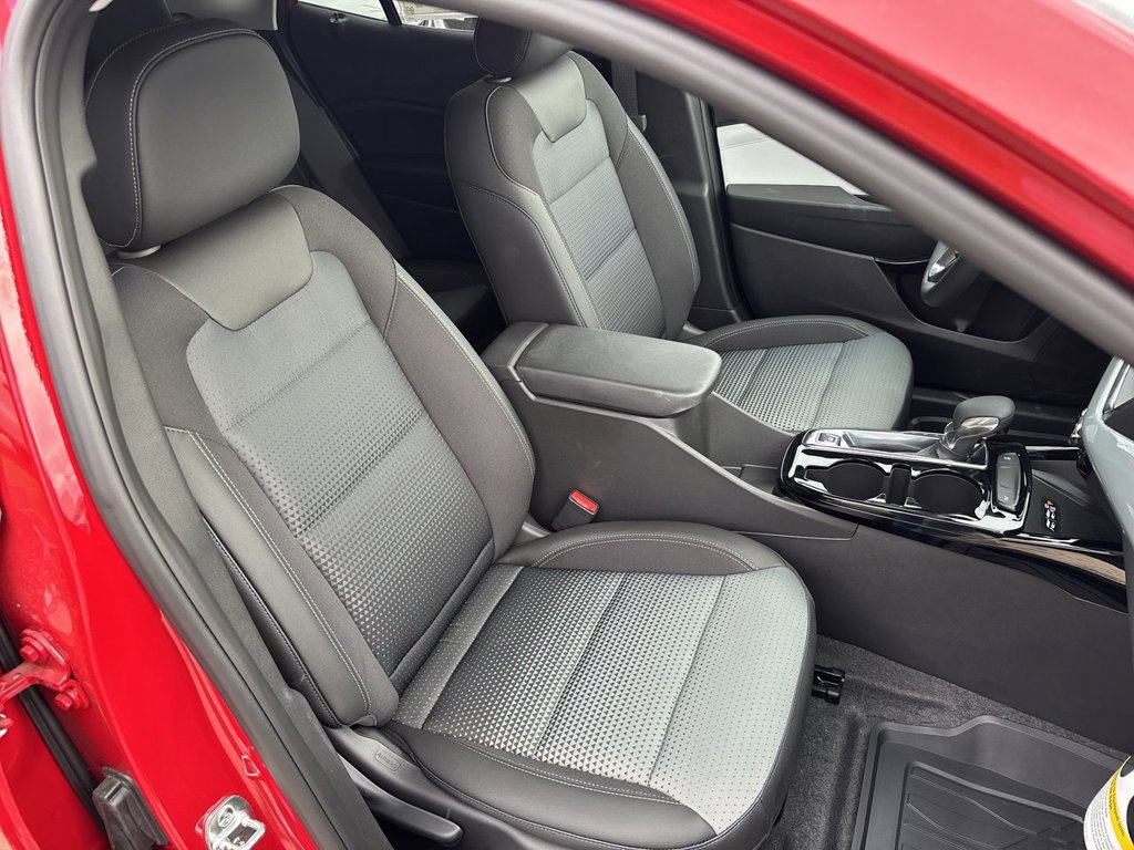New 2026 Chevrolet Trax LT w/ Sunroof Package FWD image 30