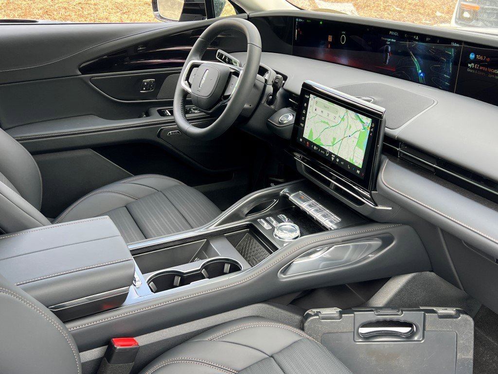 New 2026 Lincoln Nautilus Reserve w/ Jet Appearance Package AWD/4WD image 9