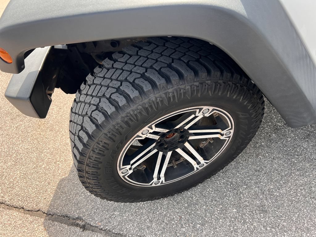 Used 2018 Jeep Wrangler Unlimited Sport w/ Connectivity Group AWD/4WD image 29