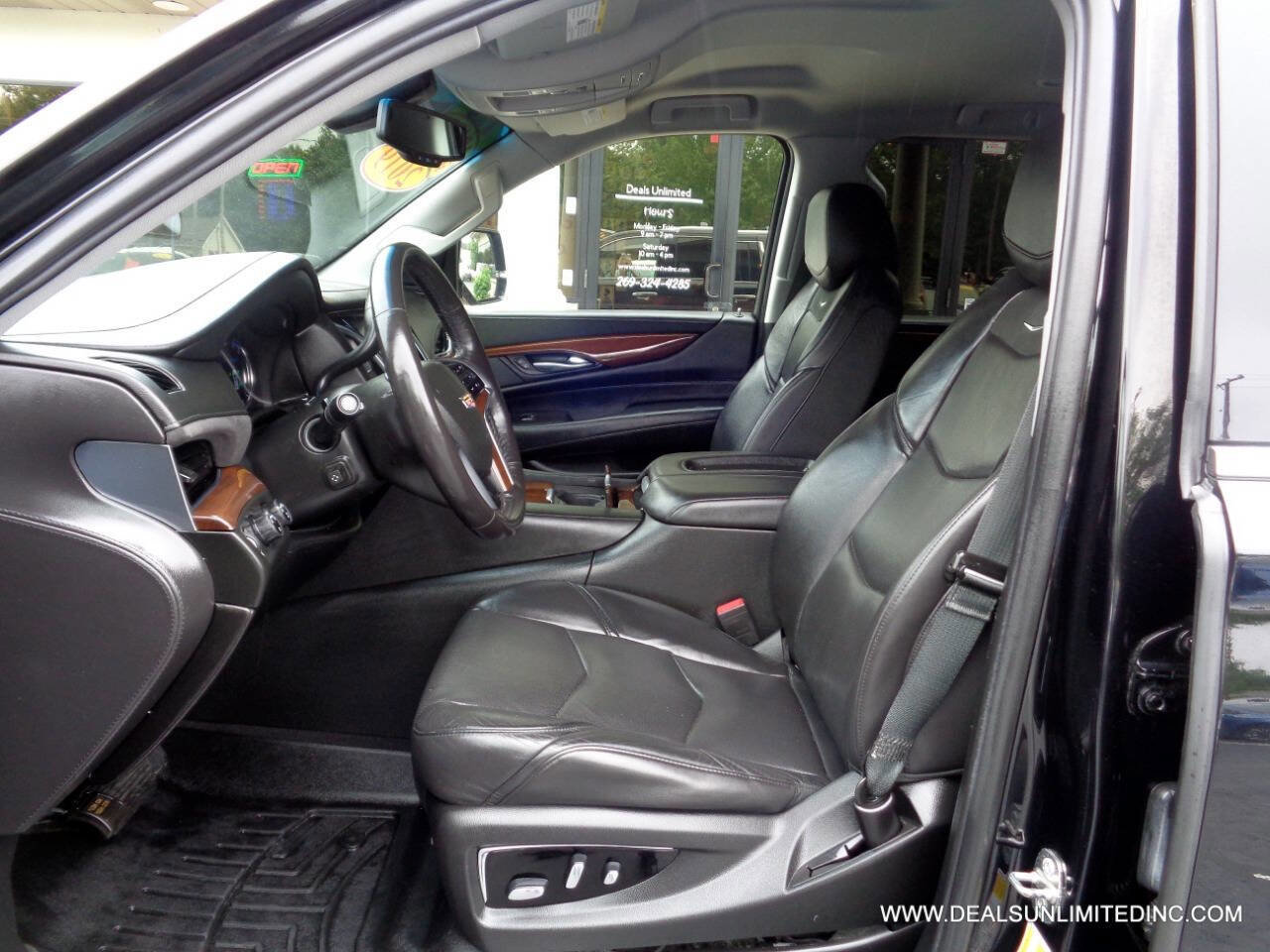 Used 2019 Cadillac Escalade ESV 4WD image 10