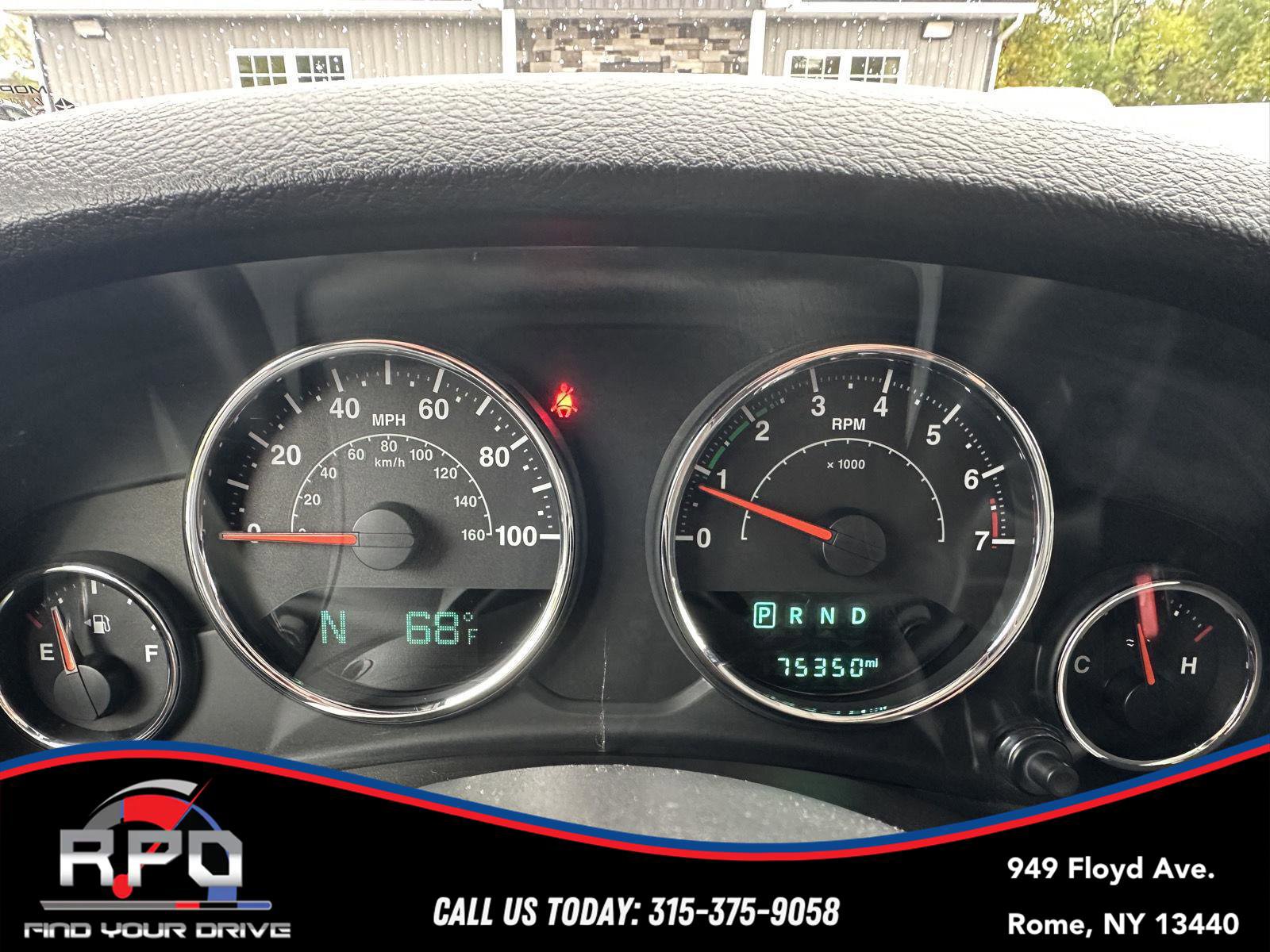 Used 2017 Jeep Wrangler Unlimited Sahara w/ Connectivity Group image 27