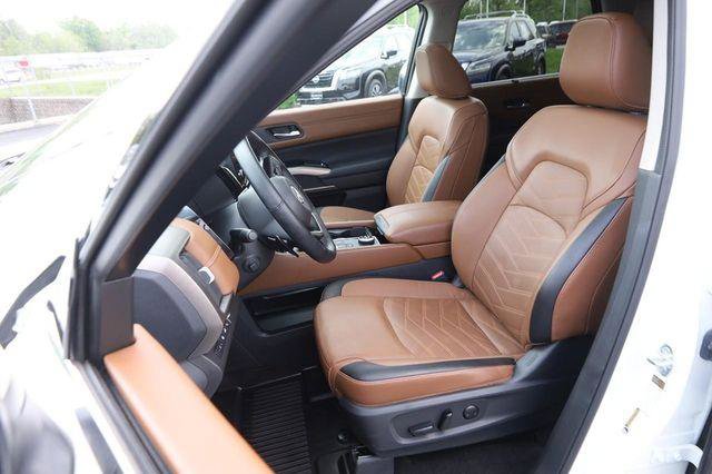 Used 2024 Nissan Pathfinder Platinum AWD/4WD image 10