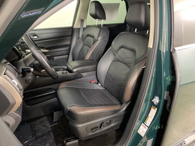 Used 2025 Nissan Pathfinder Platinum w/ Lighting Package (N93) AWD/4WD image 29