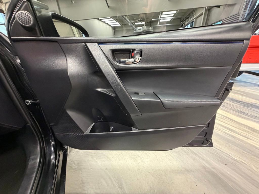 Used 2017 Toyota Corolla SE FWD image 35