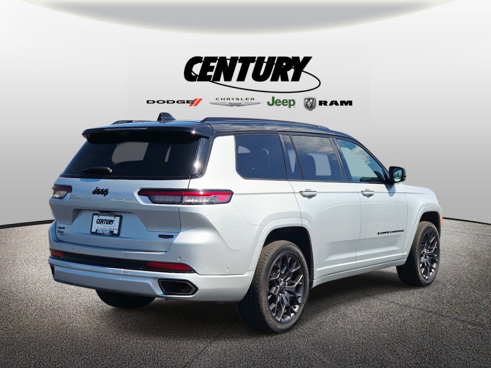 Used 2025 Jeep Grand Cherokee L Summit AWD/4WD image 4
