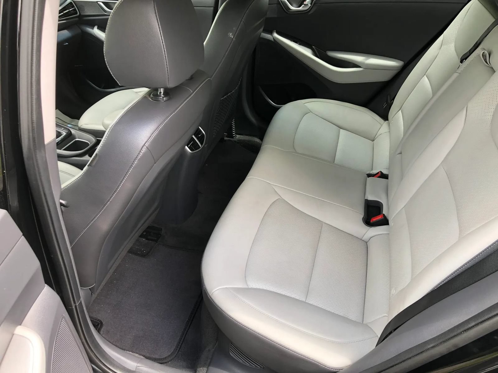 Used 2022 Hyundai Ioniq Limited FWD image 11
