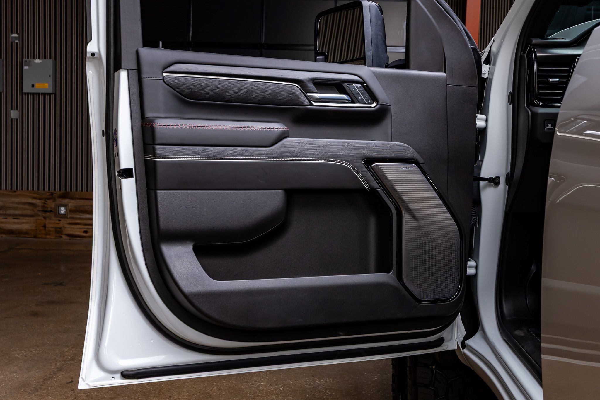 Used 2025 GMC Sierra 2500 AT4X image 36