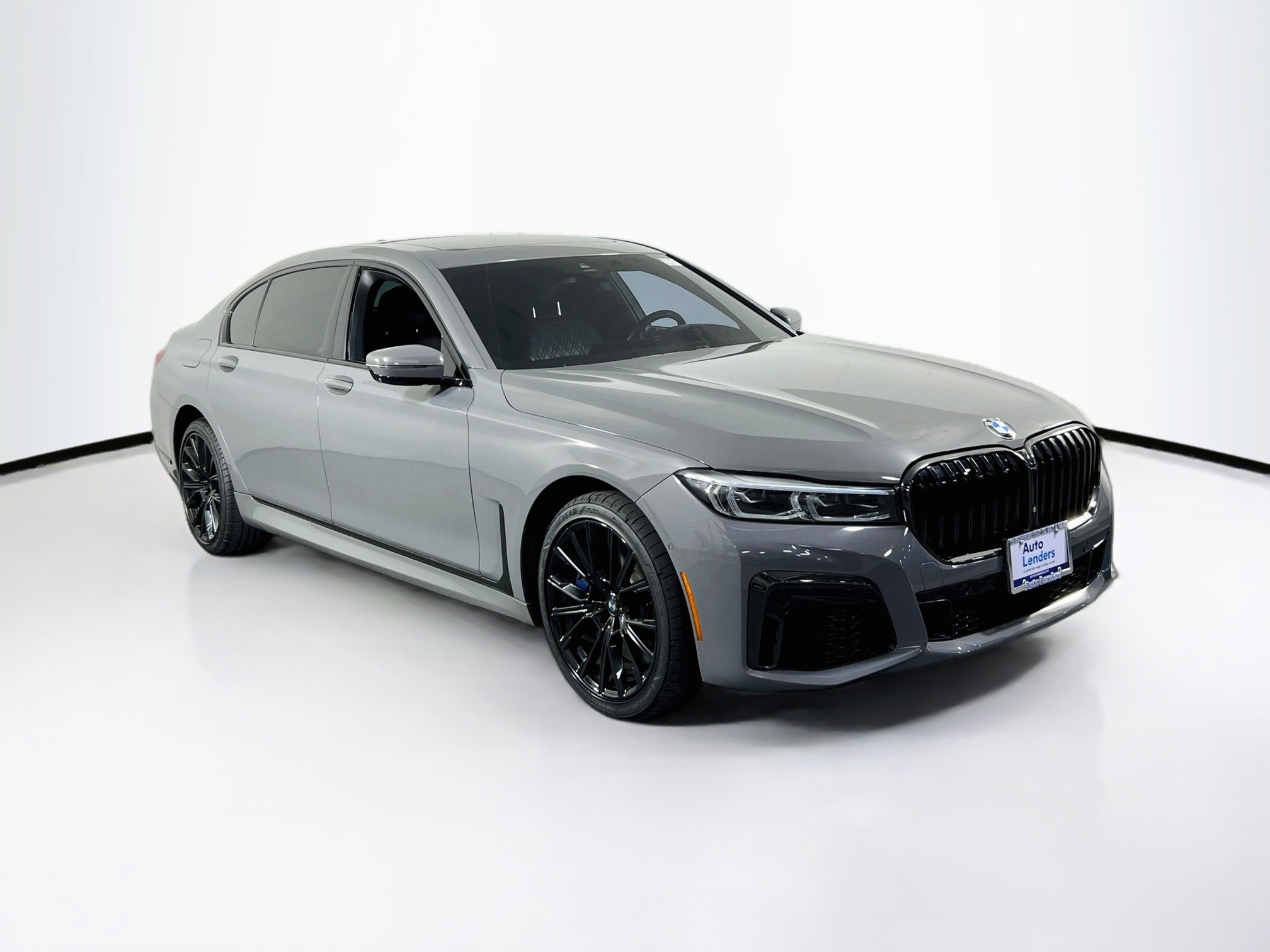 Used 2021 BMW 750i xDrive w/ Executive Package image 3