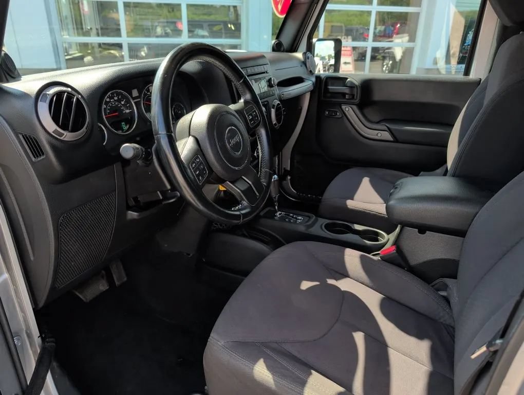 Used 2013 Jeep Wrangler Unlimited Sport AWD/4WD image 12