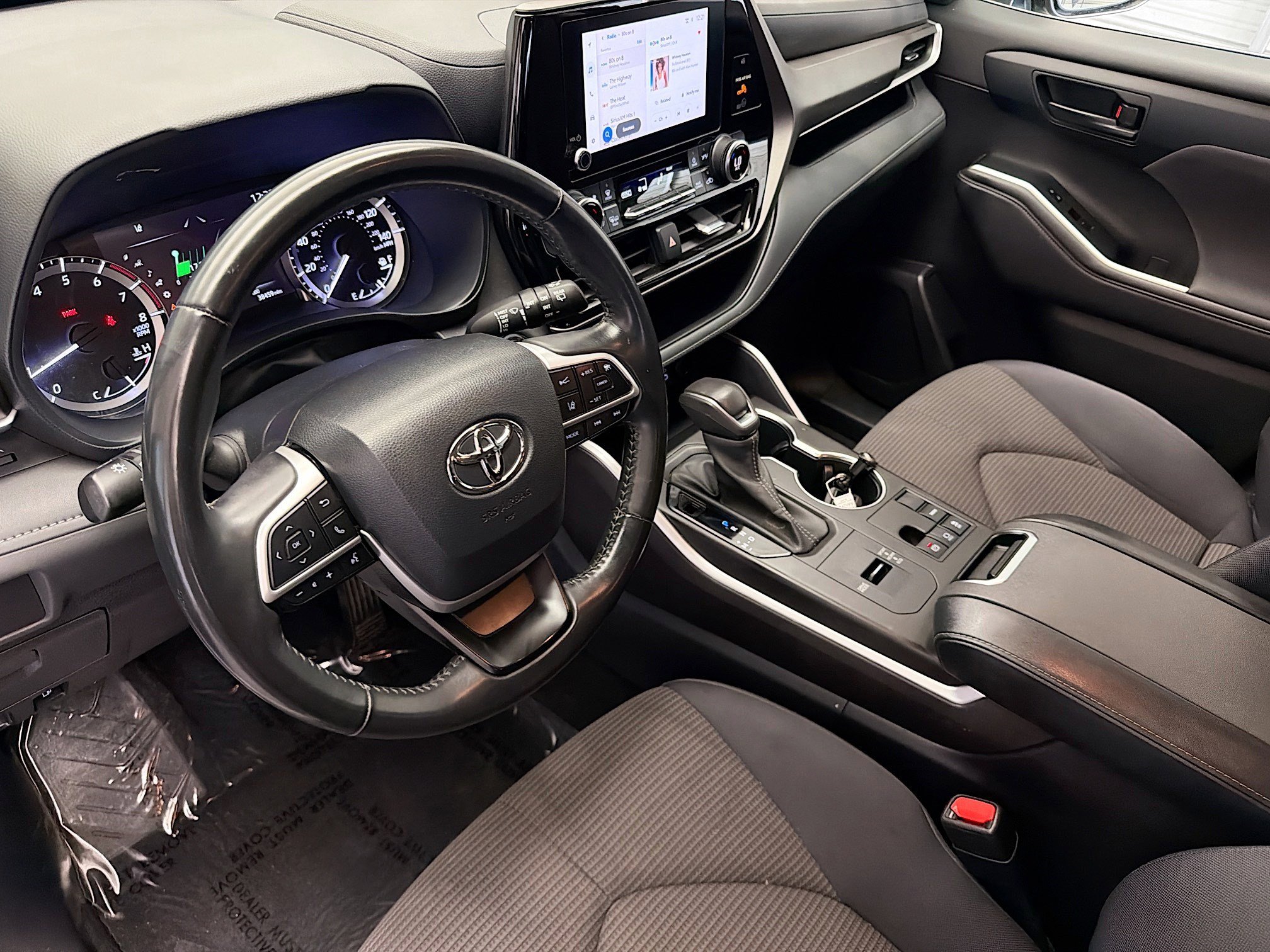 Used 2023 Toyota Highlander LE FWD image 7