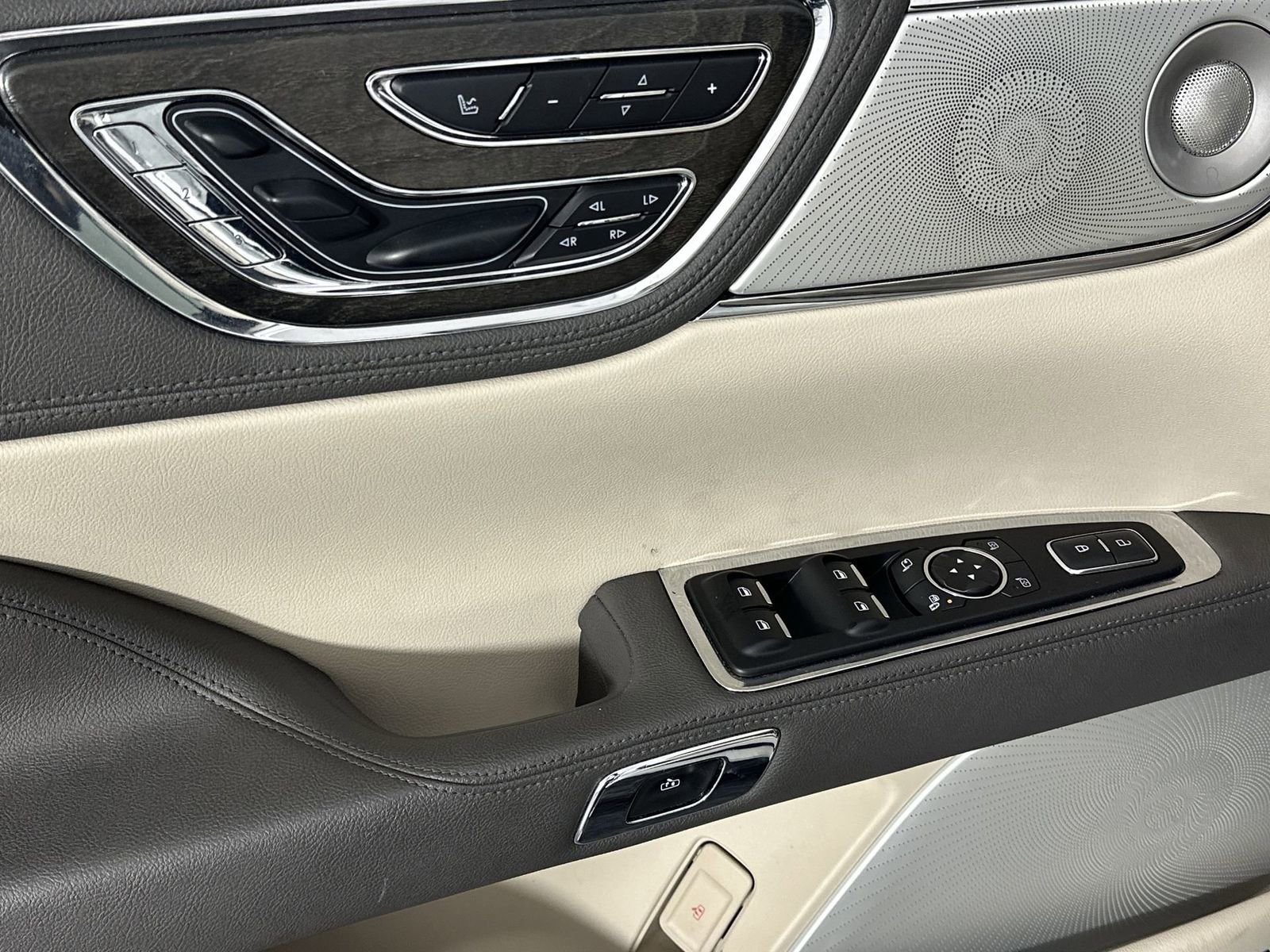 Used 2020 Lincoln Continental Reserve w/ Luxury Package image 13