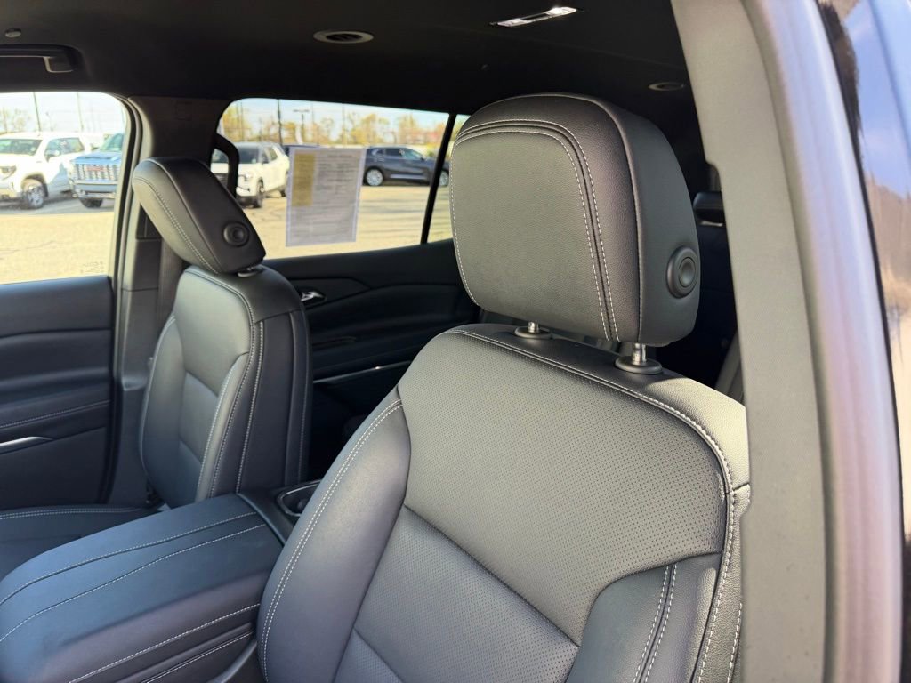 Used 2026 Chevrolet Traverse LT w/ Midnight/Sport Edition AWD/4WD image 28