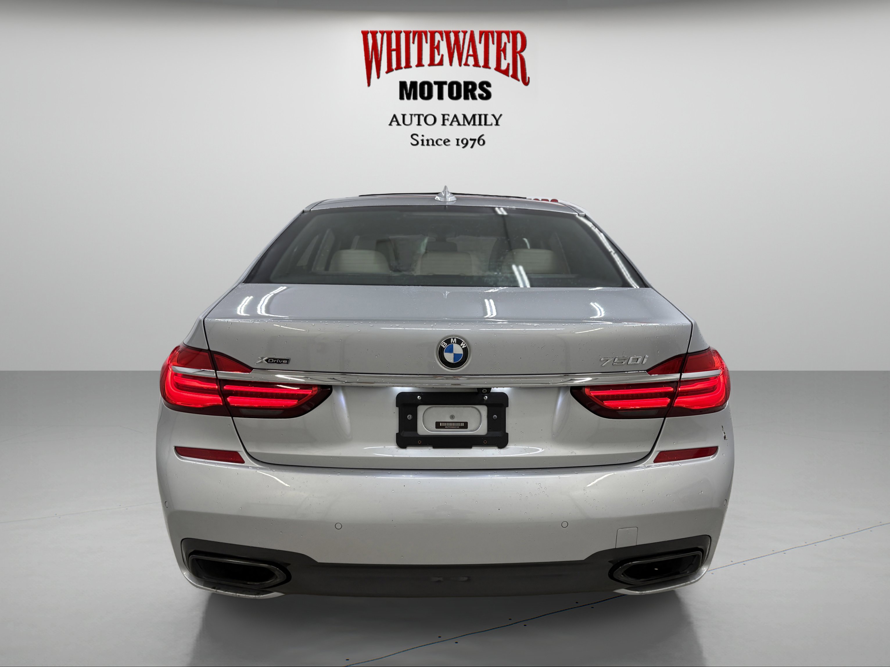 Used 2017 BMW 750i xDrive image 3