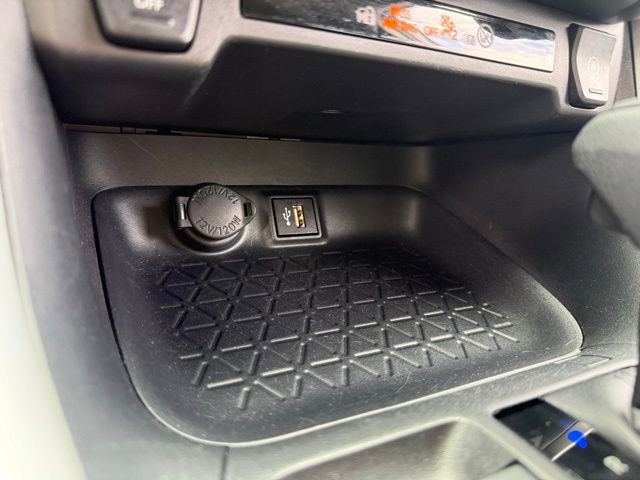 Used 2025 Toyota RAV4 XLE AWD/4WD image 16