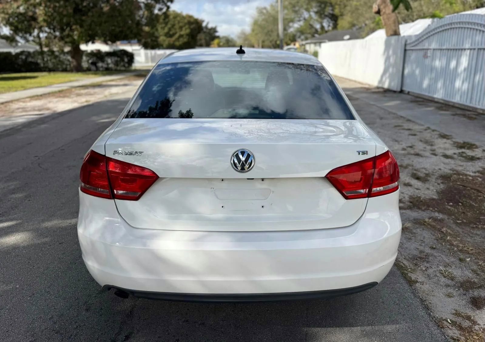 Used 2015 Volkswagen Passat 1.8T Limited Edition image 8