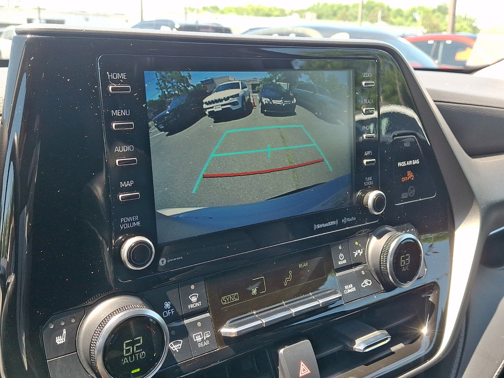 Used 2022 Toyota Highlander XLE AWD/4WD image 31