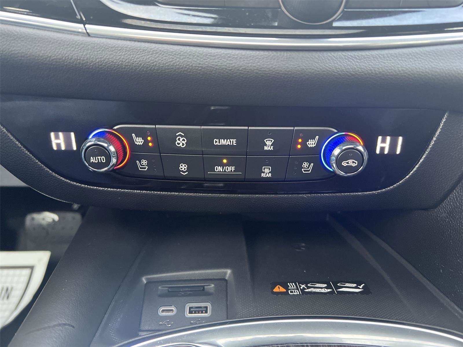 Used 2024 Buick Enclave Avenir image 20