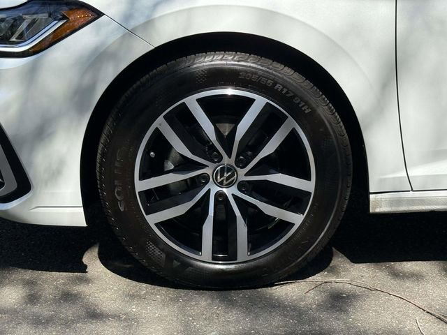 Used 2025 Volkswagen Jetta SE w/ Sunroof Package image 7