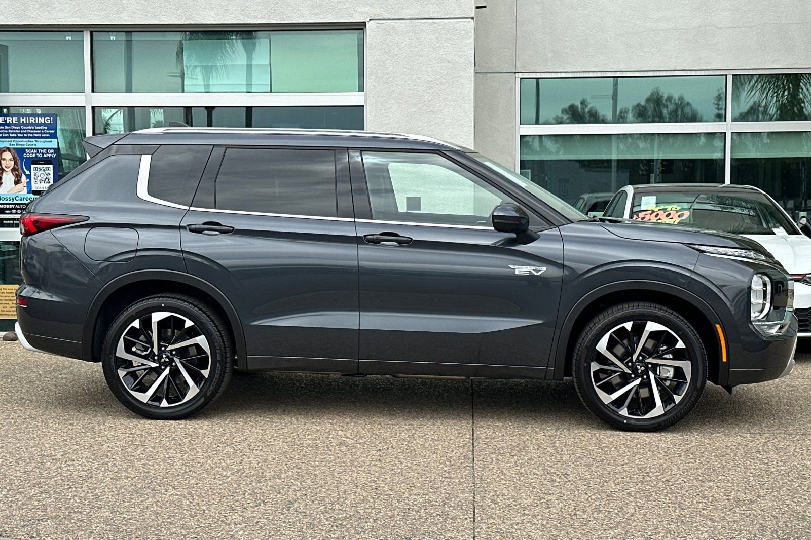 New 2025 Mitsubishi Outlander SEL image 3