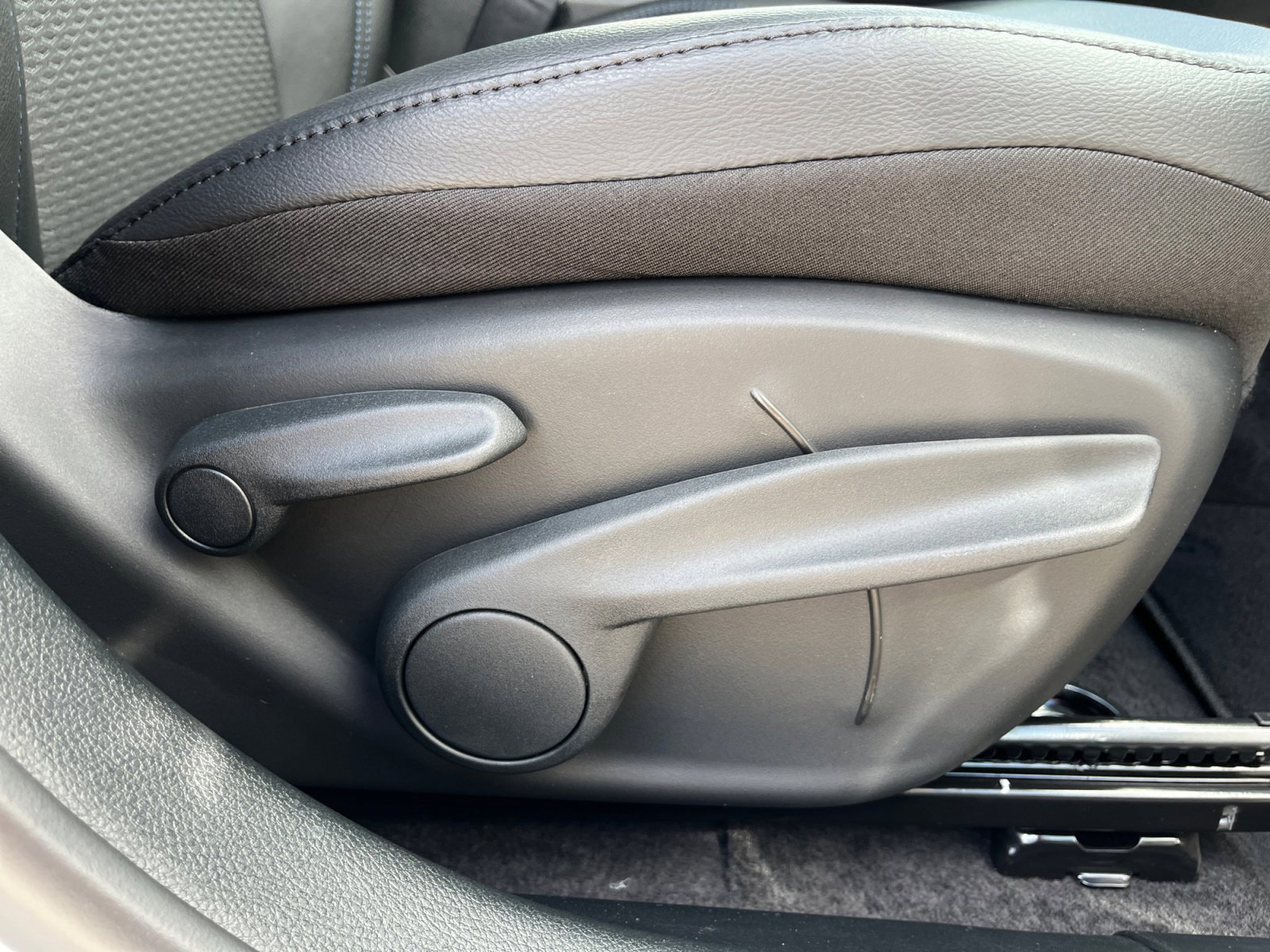 New 2026 Jeep Compass Latitude image 28