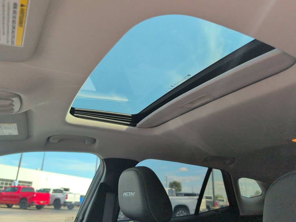Used 2024 Chevrolet Trax ACTIV w/ Sunroof Package FWD image 19