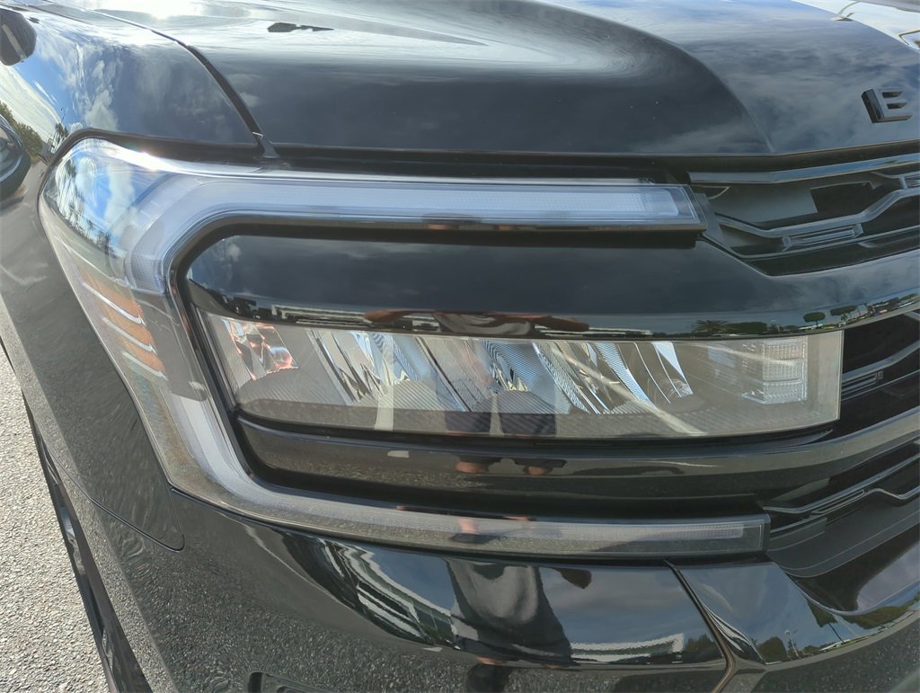 Used 2024 Ford Expedition Limited image 17