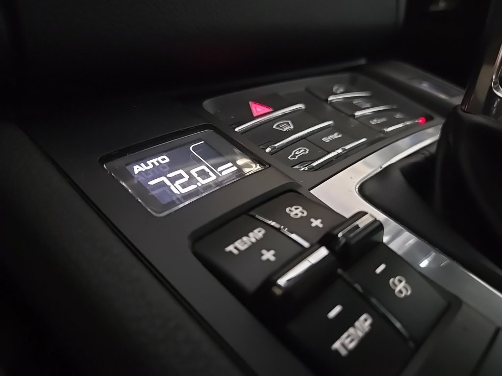 Used 2018 Porsche Macan Sport Edition AWD/4WD image 27