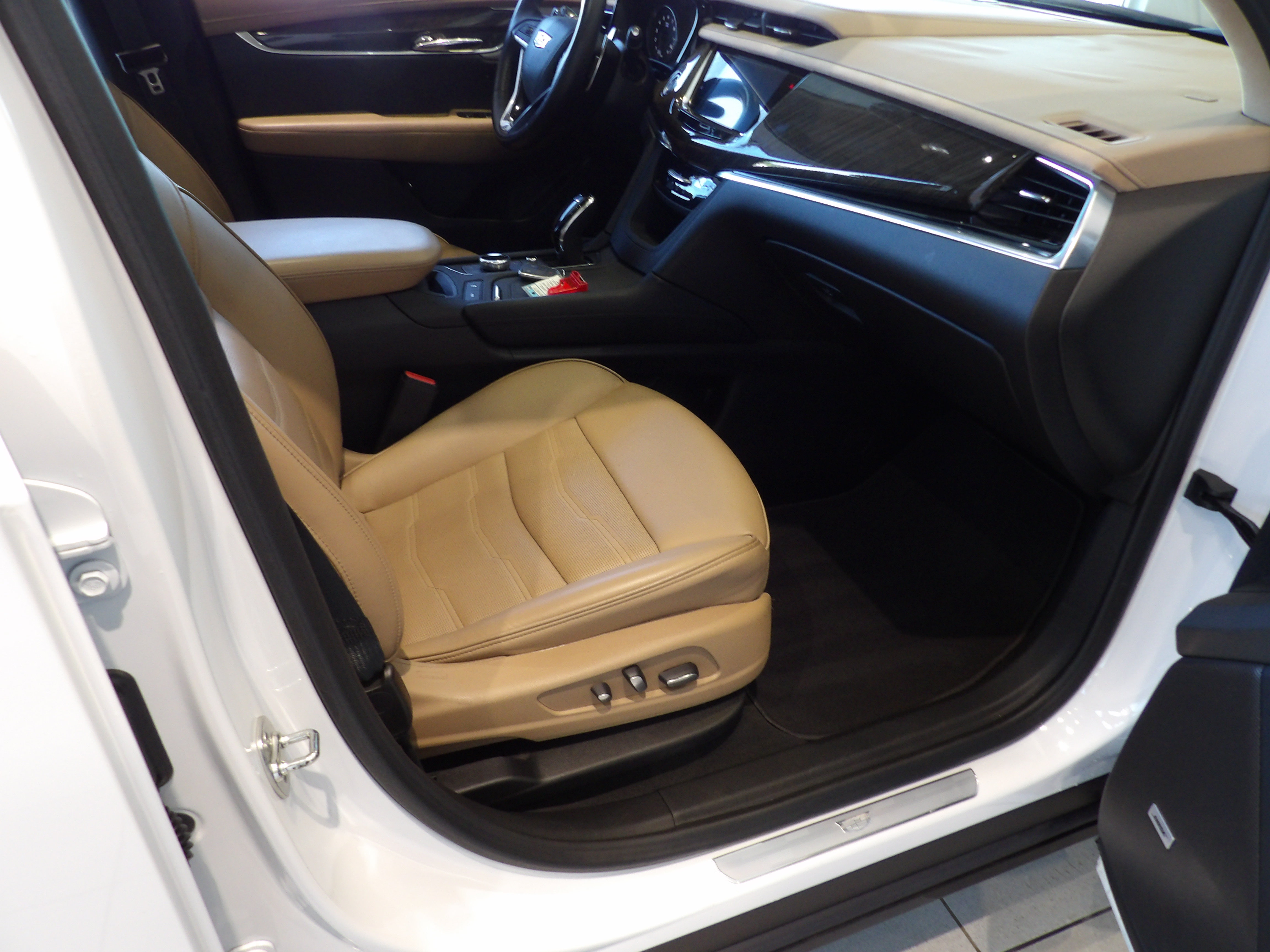 Used 2025 Cadillac XT6 Sport w/ Platinum Package AWD/4WD image 25