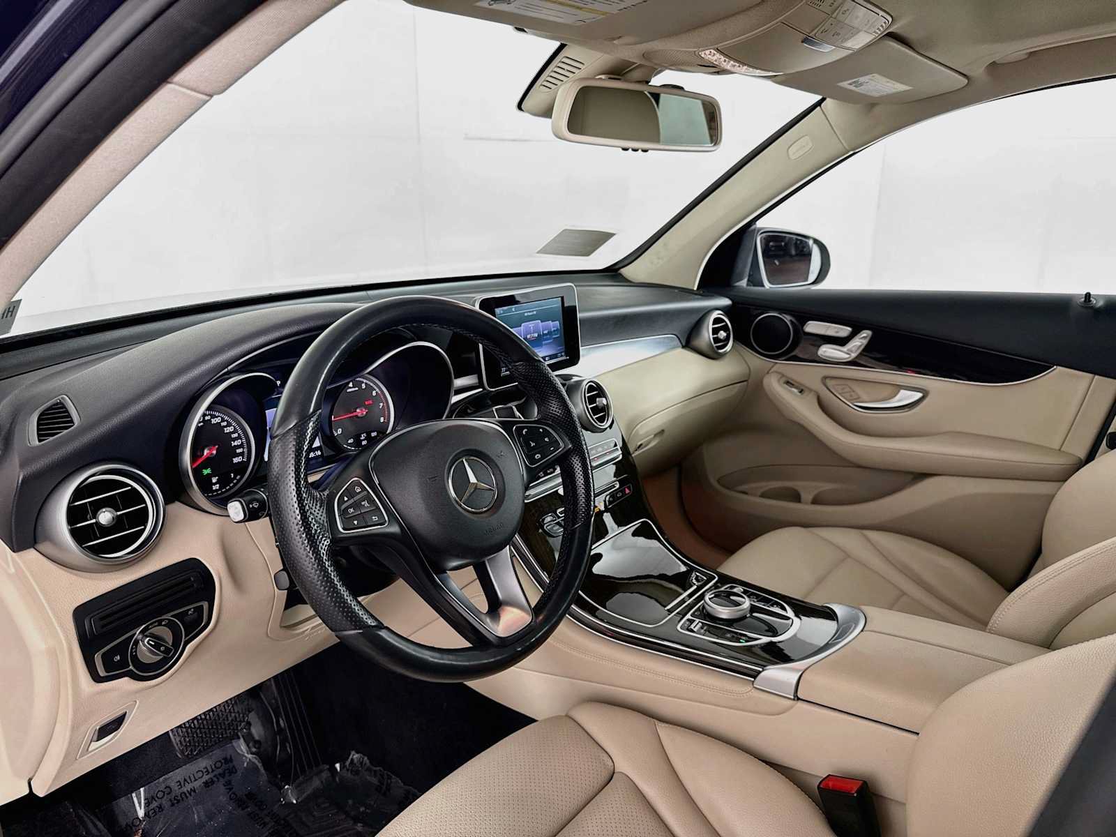 Used 2017 Mercedes-Benz GLC 300 4MATIC image 9