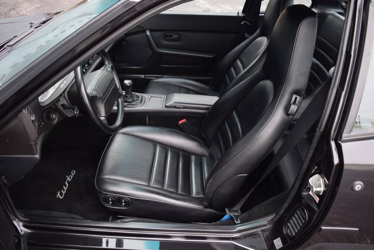 Used 1988 Porsche 944 Turbo Coupe RWD image 36