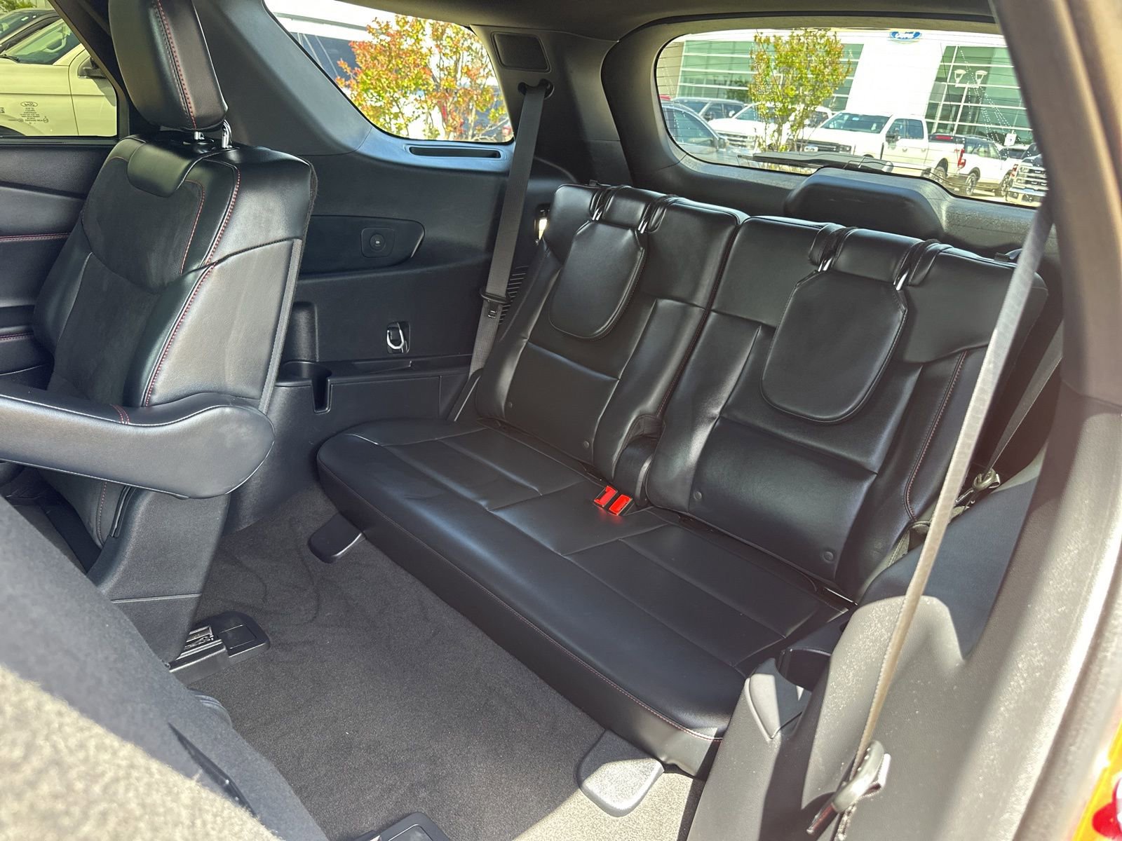 Used 2025 Ford Explorer ST image 13