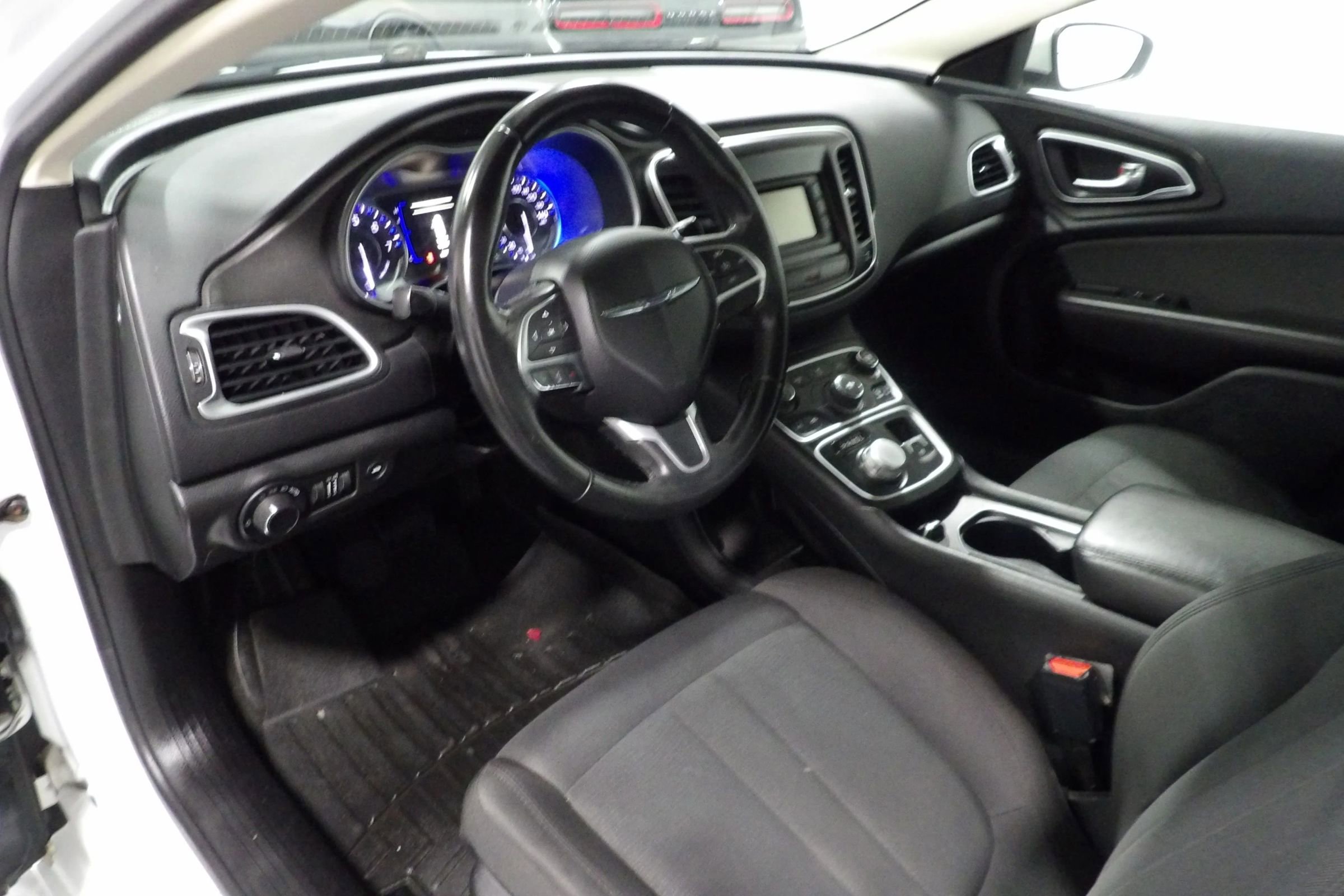Used 2016 Chrysler 200 Limited w/ Convenience Group FWD image 8