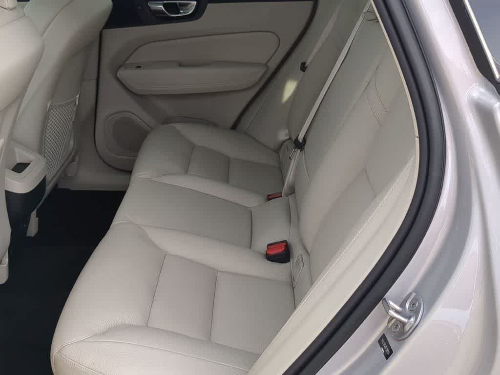 Certified 2023 Volvo XC60 B5 Plus w/ Climate Package AWD/4WD image 18