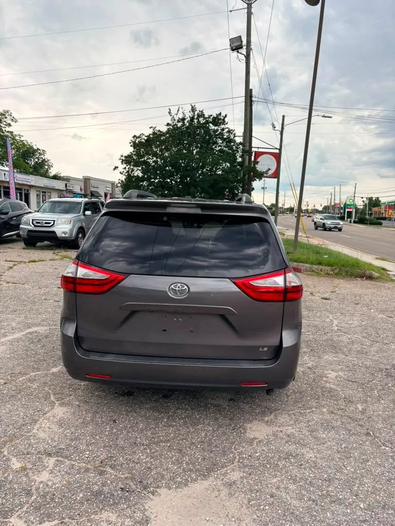 Used 2015 Toyota Sienna LE FWD image 6