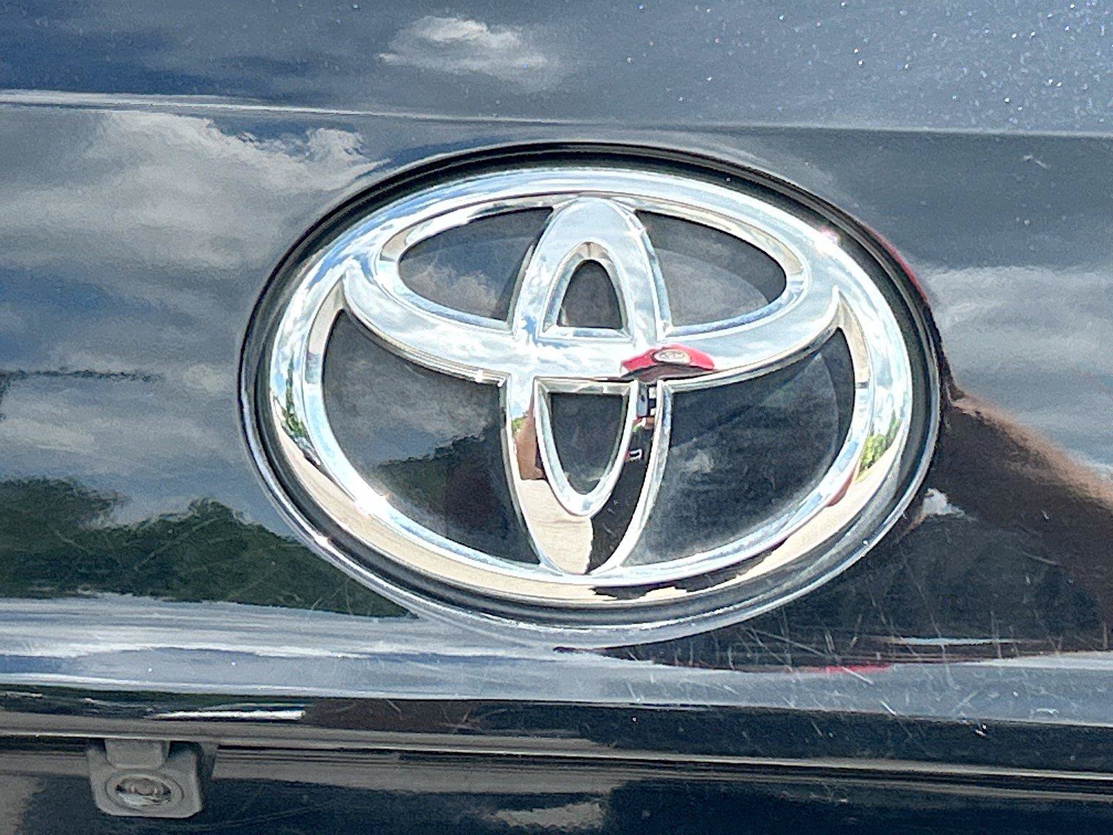 Used 2024 Toyota Highlander XLE FWD image 12