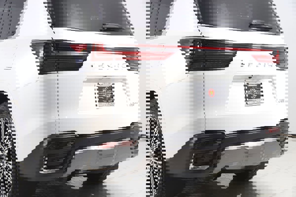 Used 2025 Lexus LX 600 4WD w/ Luxury Package image 28