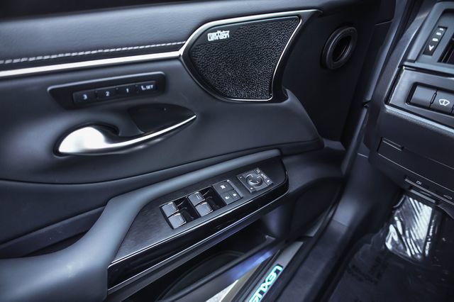 Certified 2025 Lexus ES 300h w/ Luxury Package FWD image 12